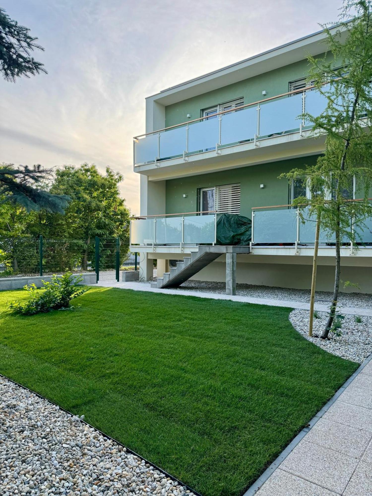 Apartment Zanzi Samorin Luaran gambar